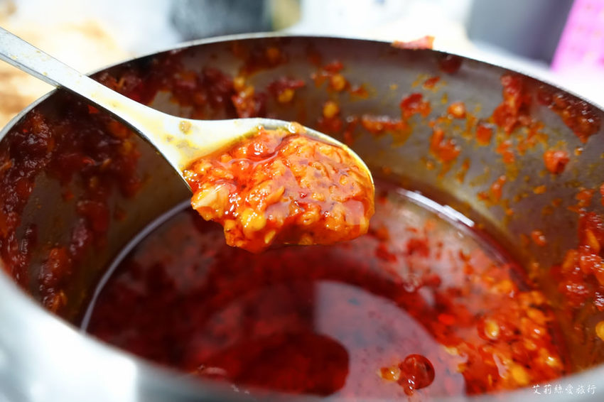 蘆洲早餐》弘記豆漿店 招牌溏心蛋飯糰 手工蛋餅、燒餅 每日現擀餅皮香酥美味 蘆洲排隊早餐 - 艾莉絲愛旅行