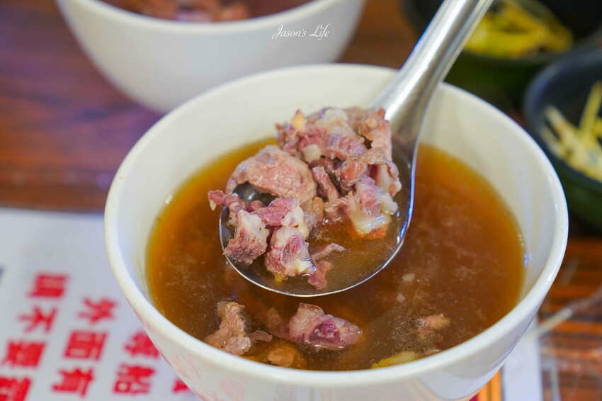 台南佳里順福土產牛肉湯！凌晨開賣的溫體牛肉湯，在地人激推必吃名單。