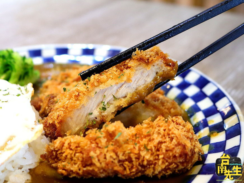 台南茶飲店/從攤車賣到開店面/自製粉圓不添加色素防腐劑/天然茶葉無添加香料/自家熬煮二砂糖水/使用台南在地虎山鮮乳 /全台唯一結合室內溜滑梯與AR實境互動牆/旁邊有停車場