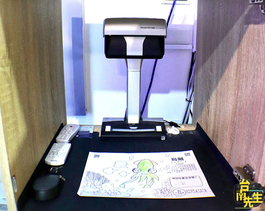 台南茶飲店/從攤車賣到開店面/自製粉圓不添加色素防腐劑/天然茶葉無添加香料/自家熬煮二砂糖水/使用台南在地虎山鮮乳 /全台唯一結合室內溜滑梯與AR實境互動牆/旁邊有停車場