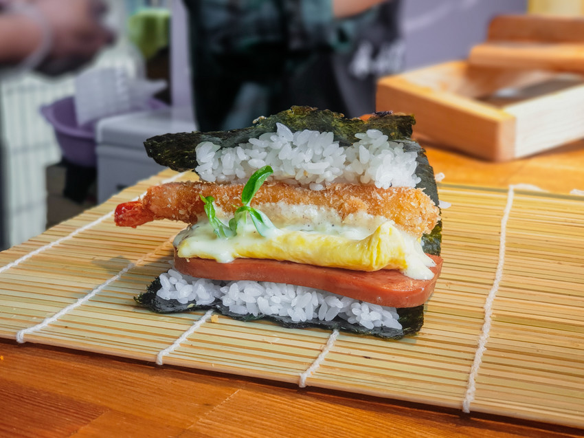 高雄美食||本丸家-清爽無負擔的沖繩飯糰,最適合高雄炎熱的天氣 ||前金區、沖繩飯糰