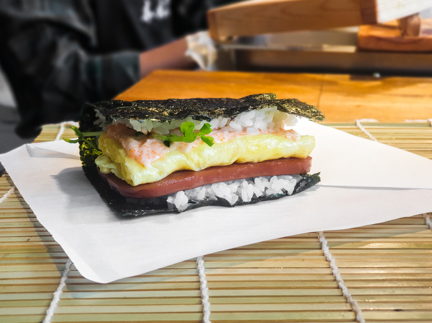 高雄美食||本丸家-清爽無負擔的沖繩飯糰,最適合高雄炎熱的天氣 ||前金區、沖繩飯糰