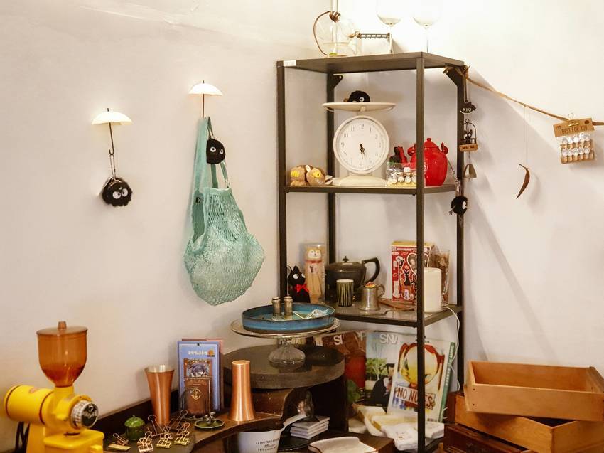 高雄美食||游李家-大塊鮭魚放進披薩裡，宛如家一般的手作披薩店||前金區