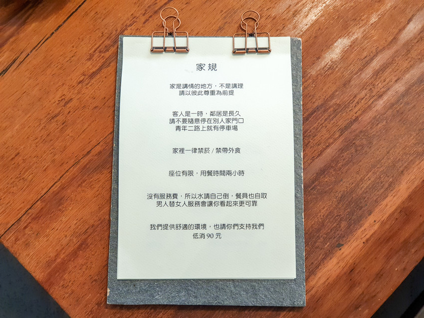 高雄美食||游李家-大塊鮭魚放進披薩裡，宛如家一般的手作披薩店||前金區