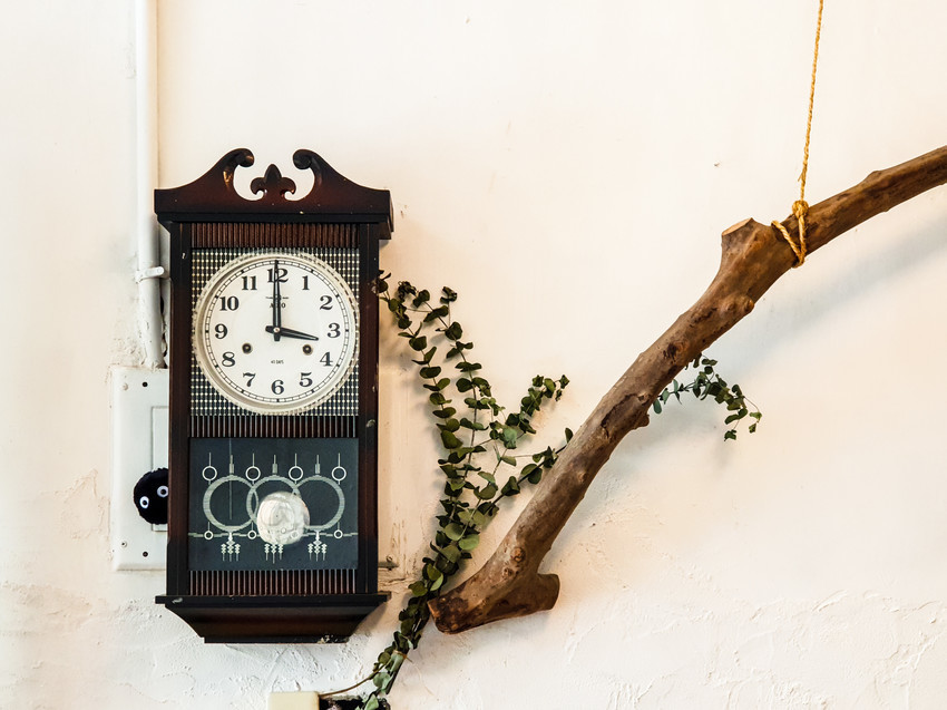 高雄美食||游李家-大塊鮭魚放進披薩裡，宛如家一般的手作披薩店||前金區