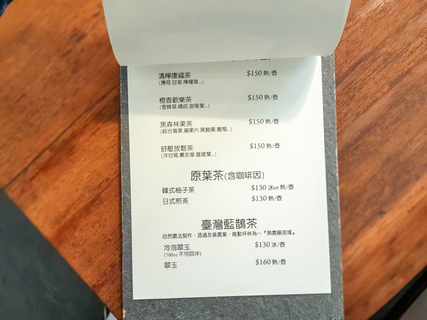 高雄美食||游李家-大塊鮭魚放進披薩裡，宛如家一般的手作披薩店||前金區