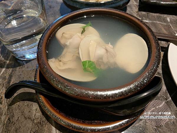 台北大安-[花酒蔵餐酒館 Aplus Dining Sake Bar] 近信義安和與仁愛圓環，時尚裝潢情調氣氛滿分，創意混搭風美味日式料理，清酒選擇多樣約會聚餐推薦