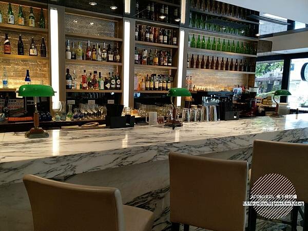 台北大安-[花酒蔵餐酒館 Aplus Dining Sake Bar] 近信義安和與仁愛圓環，時尚裝潢情調氣氛滿分，創意混搭風美味日式料理，清酒選擇多樣約會聚餐推薦