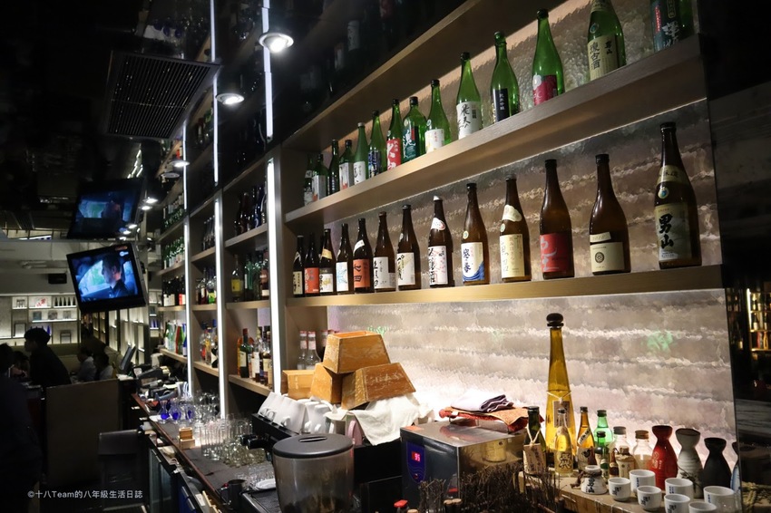 【台北美食】花酒蔵 餐酒館 Aplus Dining Sake Bar｜各式清酒與調酒、美味的創意日式料理、下班聚會的好去處！