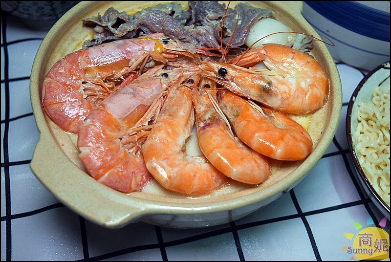 羊角燒肉食堂。這份量太浮誇!丼飯燒肉便當超爆量火鍋自取再送天使紅蝦.牡蠣人均不到200-商妮吃喝遊樂