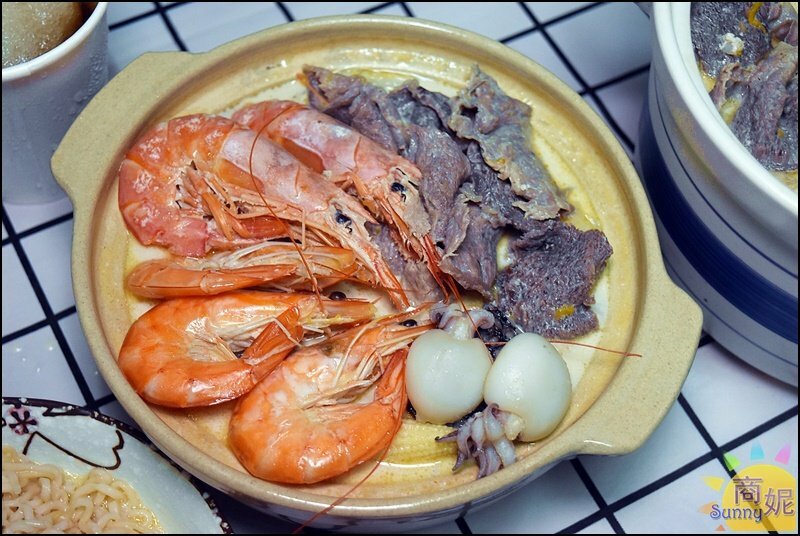 羊角燒肉食堂。這份量太浮誇!丼飯燒肉便當超爆量火鍋自取再送天使紅蝦.牡蠣人均不到200-商妮吃喝遊樂