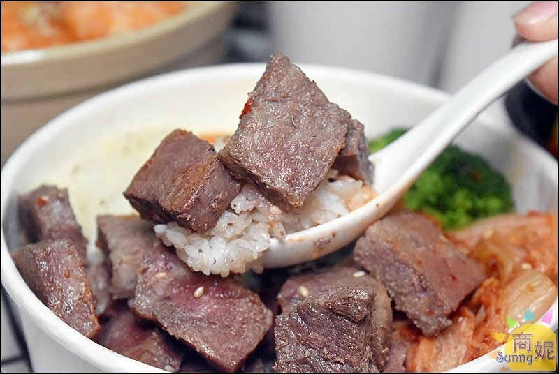 羊角燒肉食堂。這份量太浮誇!丼飯燒肉便當超爆量火鍋自取再送天使紅蝦.牡蠣人均不到200-商妮吃喝遊樂