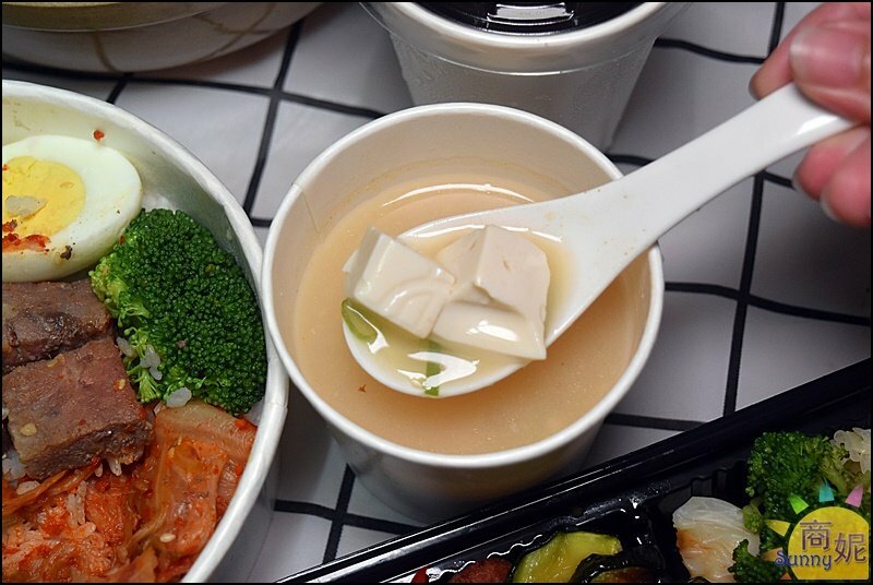 羊角燒肉食堂。這份量太浮誇!丼飯燒肉便當超爆量火鍋自取再送天使紅蝦.牡蠣人均不到200-商妮吃喝遊樂