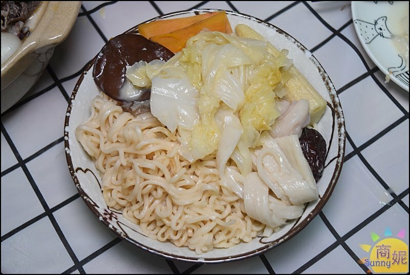 羊角燒肉食堂。這份量太浮誇!丼飯燒肉便當超爆量火鍋自取再送天使紅蝦.牡蠣人均不到200-商妮吃喝遊樂