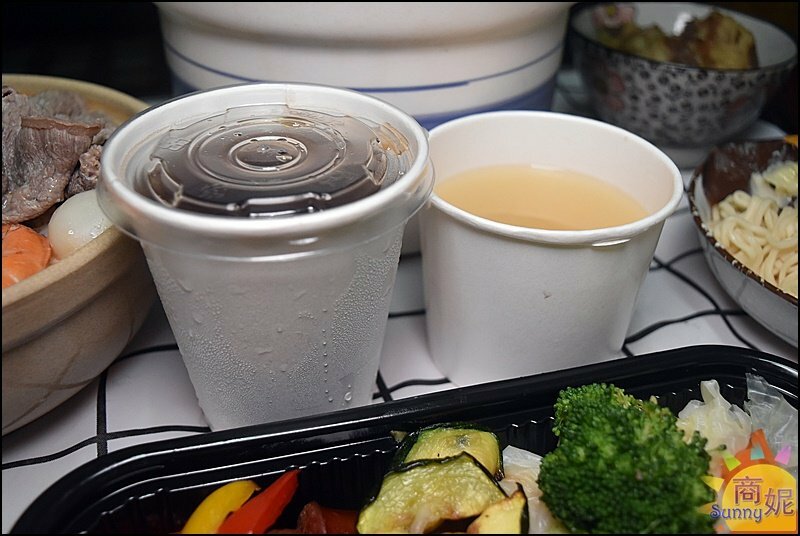 羊角燒肉食堂。這份量太浮誇!丼飯燒肉便當超爆量火鍋自取再送天使紅蝦.牡蠣人均不到200-商妮吃喝遊樂