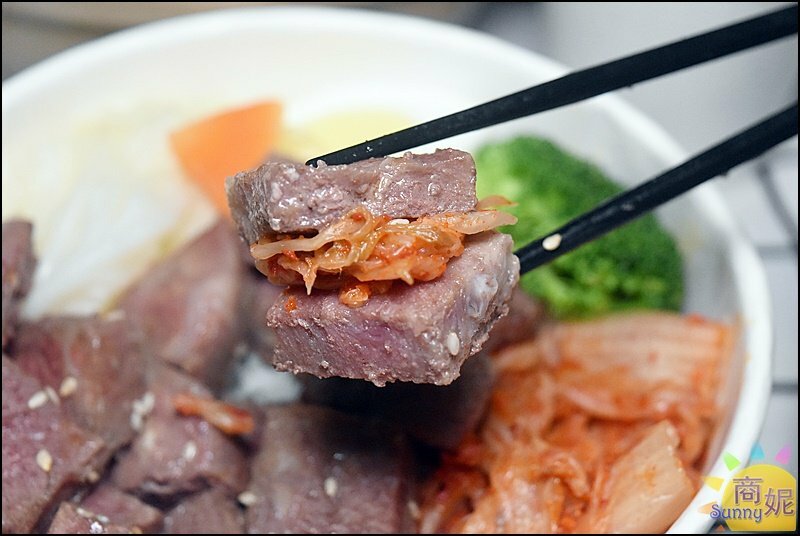 羊角燒肉食堂。這份量太浮誇!丼飯燒肉便當超爆量火鍋自取再送天使紅蝦.牡蠣人均不到200-商妮吃喝遊樂