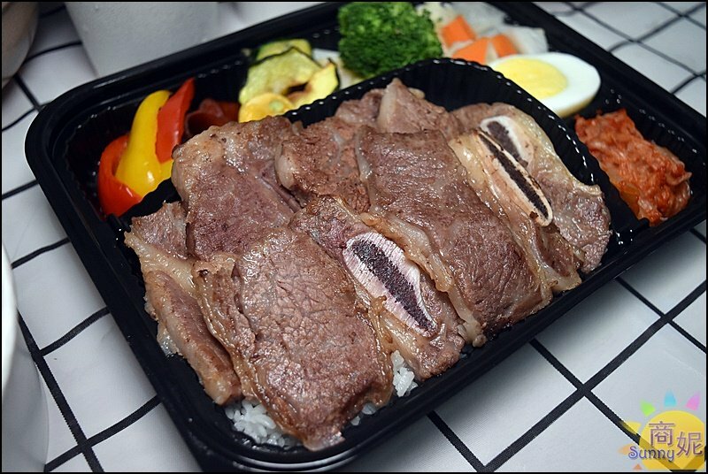 羊角燒肉食堂。這份量太浮誇!丼飯燒肉便當超爆量火鍋自取再送天使紅蝦.牡蠣人均不到200-商妮吃喝遊樂