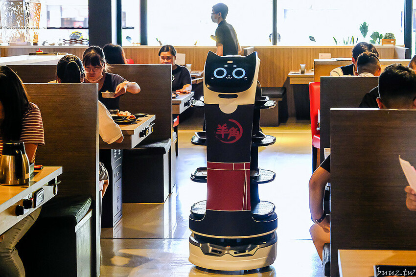 伊比利豬排、和牛、現撈泰國蝦，羊角炭火燒肉吃到飽，百種食材加冰淇淋通通吃到飽！