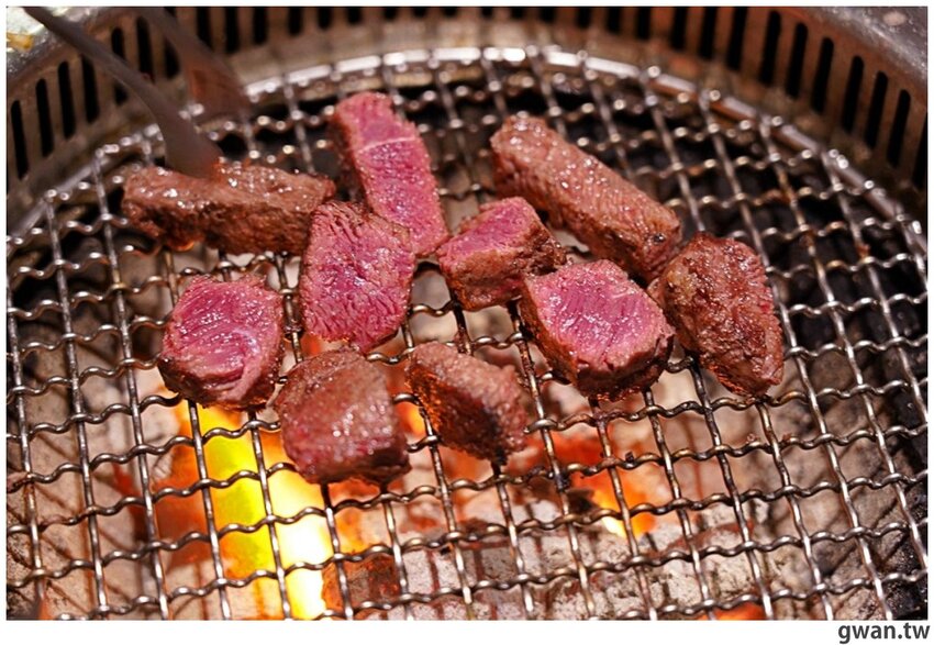 台中少見的機器人燒肉店,近百種食材,日本和牛任你吃到飽!