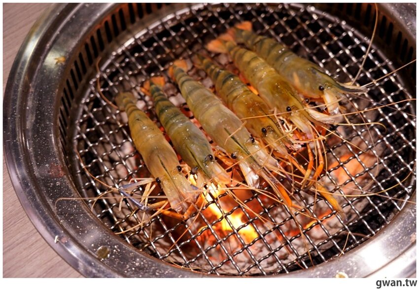 台中少見的機器人燒肉店,近百種食材,日本和牛任你吃到飽!