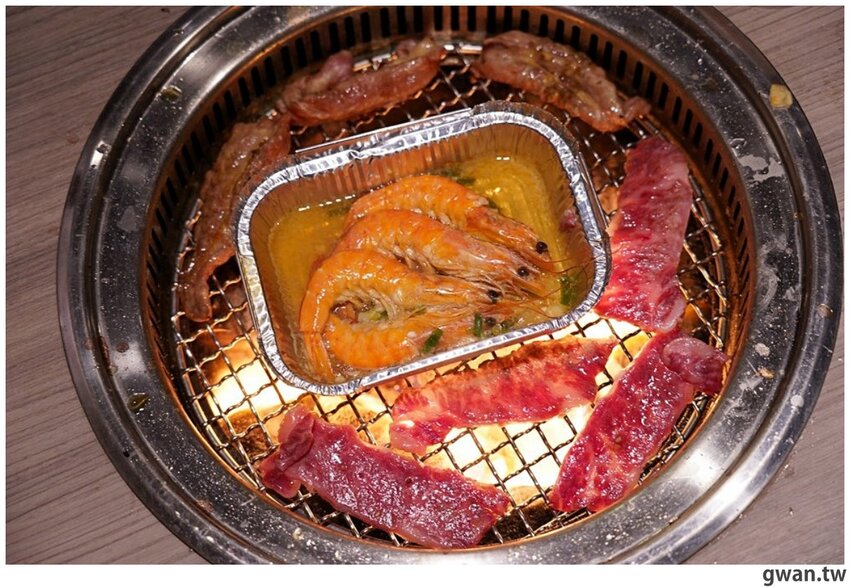 台中少見的機器人燒肉店,近百種食材,日本和牛任你吃到飽!