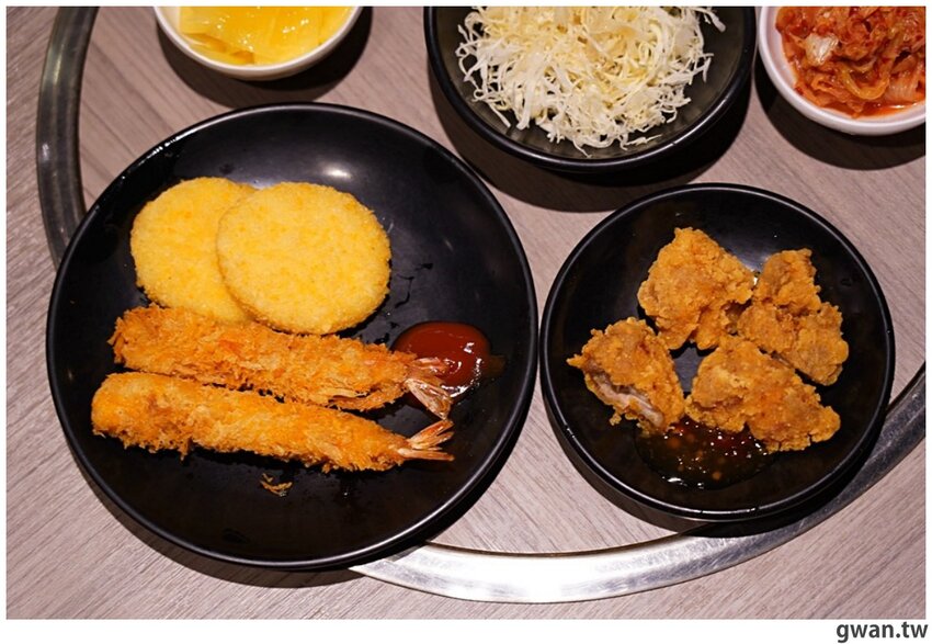 台中少見的機器人燒肉店,近百種食材,日本和牛任你吃到飽!