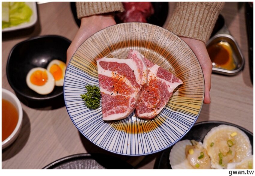 台中少見的機器人燒肉店,近百種食材,日本和牛任你吃到飽!