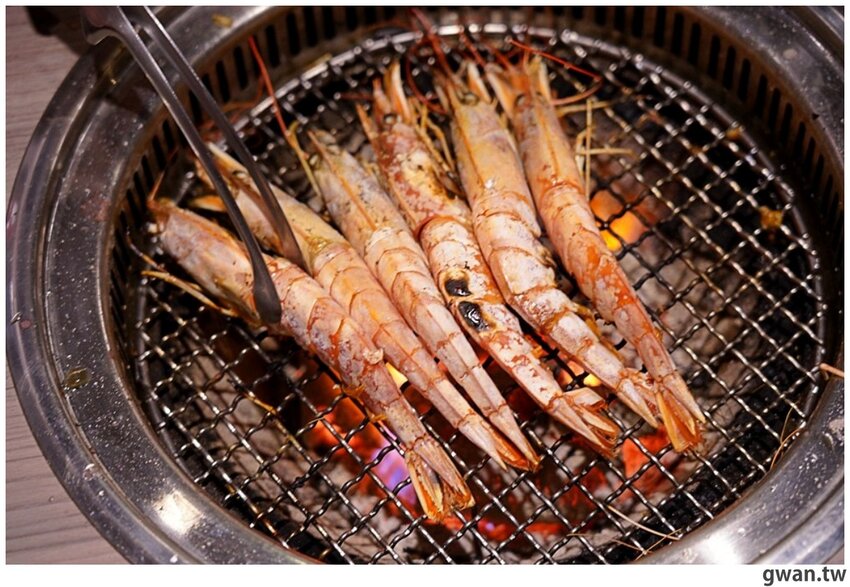 台中少見的機器人燒肉店,近百種食材,日本和牛任你吃到飽!