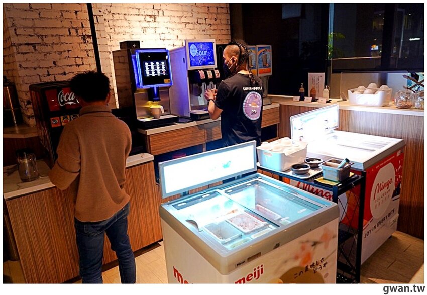 台中少見的機器人燒肉店,近百種食材,日本和牛任你吃到飽!