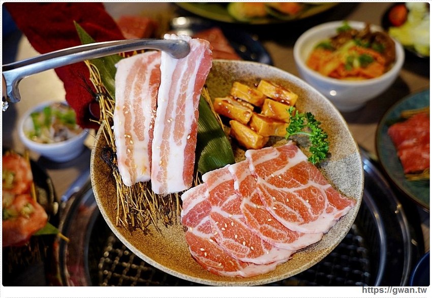 台中現撈泰國蝦、厚切牛排、近80種食材吃到飽，還有生啤無限暢飲一人只要799！