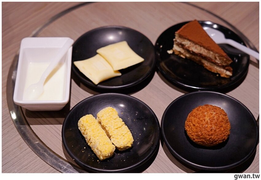 台中少見的機器人燒肉店,近百種食材,日本和牛任你吃到飽!