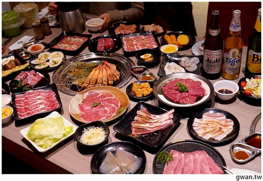 台中少見的機器人燒肉店,近百種食材,日本和牛任你吃到飽!