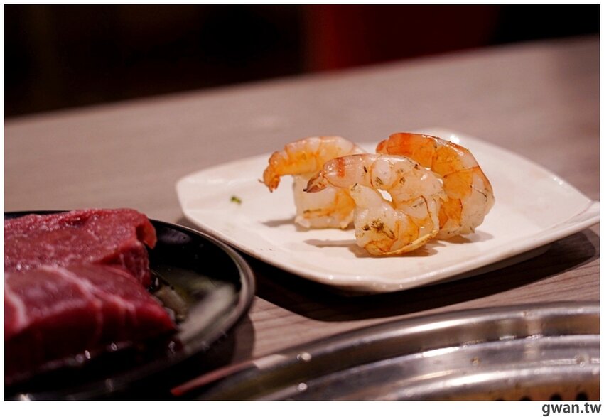 台中少見的機器人燒肉店,近百種食材,日本和牛任你吃到飽!