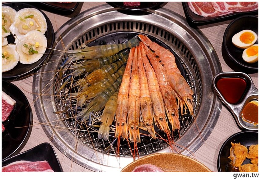 台中少見的機器人燒肉店,近百種食材,日本和牛任你吃到飽!