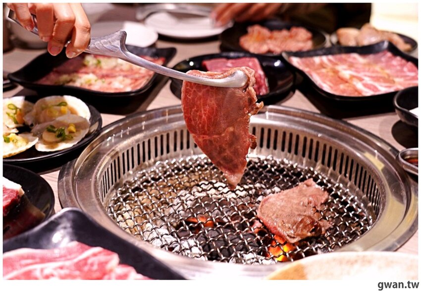 台中少見的機器人燒肉店,近百種食材,日本和牛任你吃到飽!