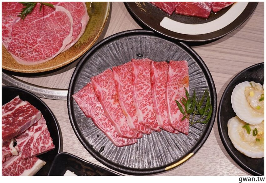 台中少見的機器人燒肉店,近百種食材,日本和牛任你吃到飽!