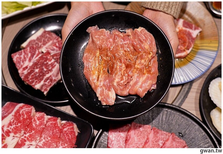 台中少見的機器人燒肉店,近百種食材,日本和牛任你吃到飽!