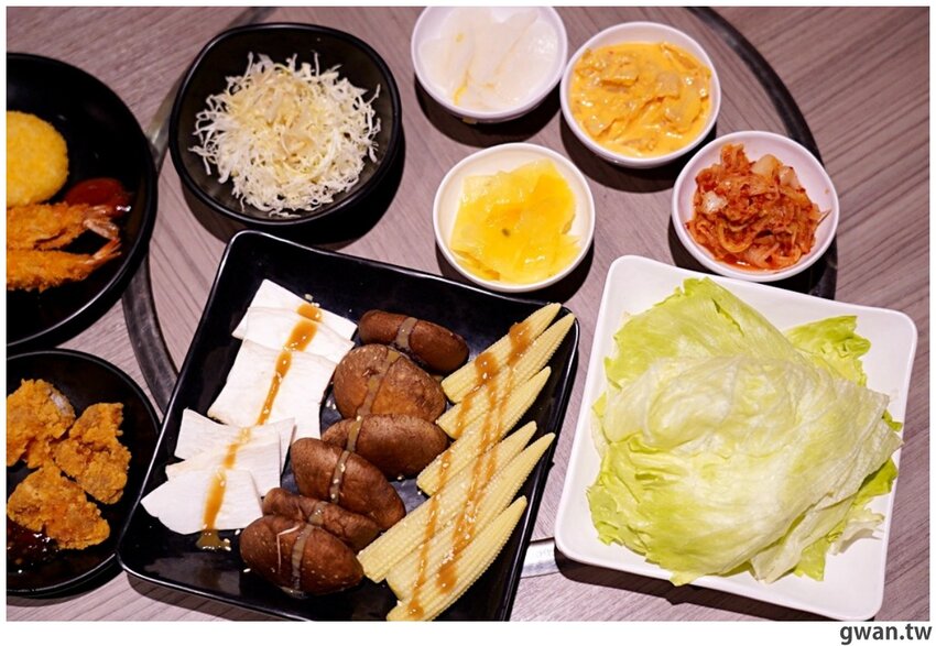 台中少見的機器人燒肉店,近百種食材,日本和牛任你吃到飽!