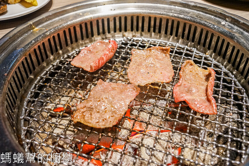 羊角炭火燒肉 | 台中燒肉吃到飽！日本A5和牛、百種食材無限供應。 - 螞蟻幫的櫥櫃