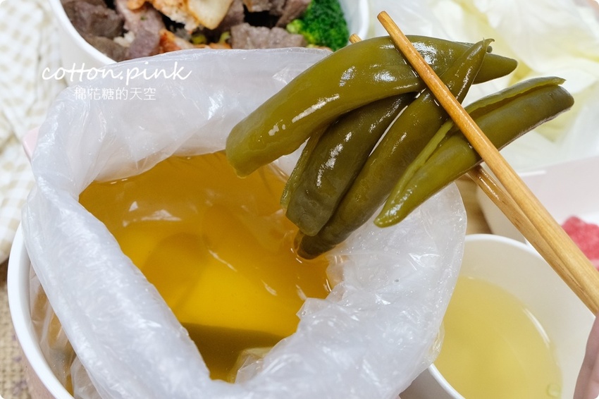 外帶火鍋超過20種配料超澎湃！牛排蓋飯肉多到看不到飯啦！