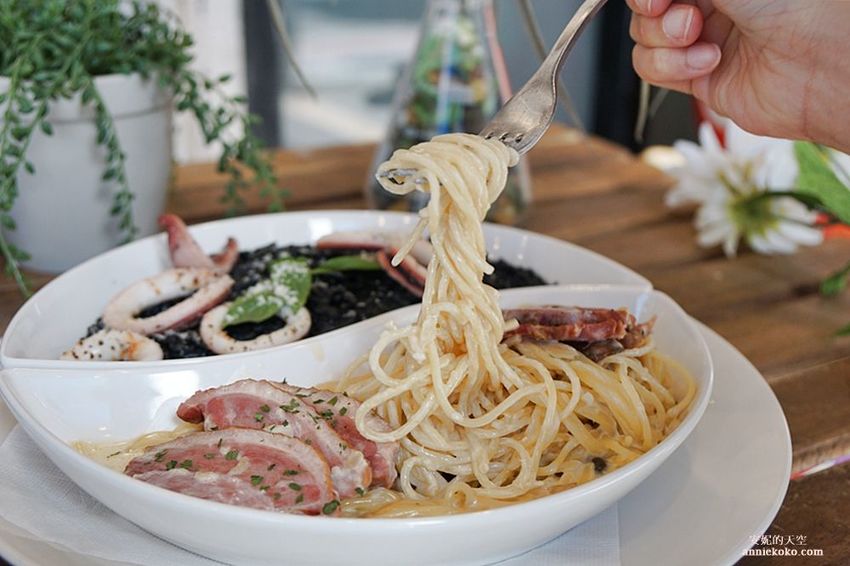 [台北聚餐餐廳推薦] 蘑菇森林義式餐廳 數十種義式料理 夢幻的森林空間 鄰近台北車站 - 安妮的天空