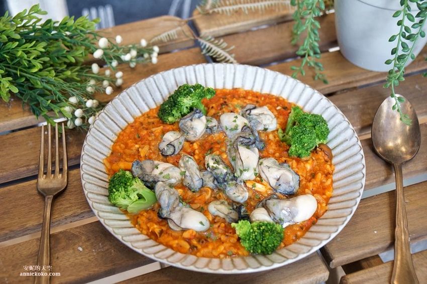 [台北聚餐餐廳推薦] 蘑菇森林義式餐廳 數十種義式料理 夢幻的森林空間 鄰近台北車站 - 安妮的天空