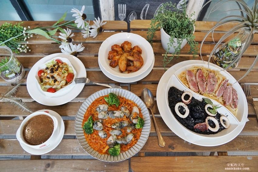 [台北聚餐餐廳推薦] 蘑菇森林義式餐廳 數十種義式料理 夢幻的森林空間 鄰近台北車站 - 安妮的天空