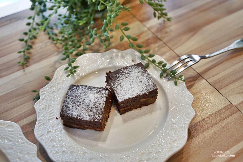 [台北聚餐餐廳推薦] 蘑菇森林義式餐廳 數十種義式料理 夢幻的森林空間 鄰近台北車站 - 安妮的天空