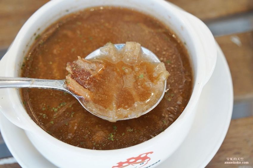 [台北聚餐餐廳推薦] 蘑菇森林義式餐廳 數十種義式料理 夢幻的森林空間 鄰近台北車站 - 安妮的天空