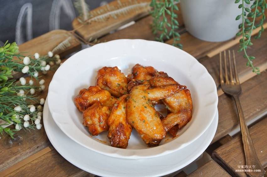 [台北聚餐餐廳推薦] 蘑菇森林義式餐廳 數十種義式料理 夢幻的森林空間 鄰近台北車站 - 安妮的天空