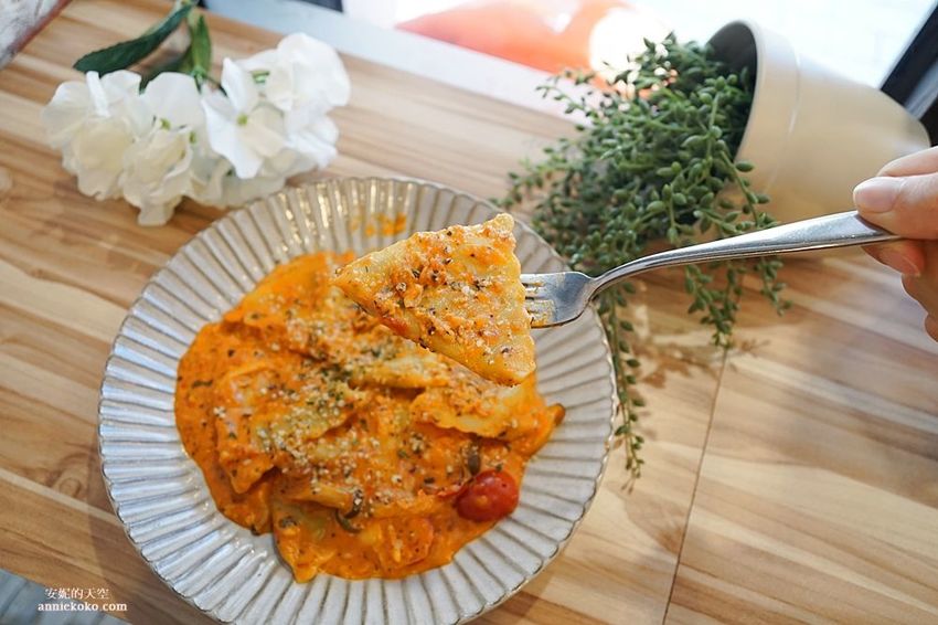 [台北聚餐餐廳推薦] 蘑菇森林義式餐廳 數十種義式料理 夢幻的森林空間 鄰近台北車站 - 安妮的天空