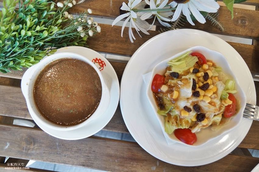 [台北聚餐餐廳推薦] 蘑菇森林義式餐廳 數十種義式料理 夢幻的森林空間 鄰近台北車站 - 安妮的天空