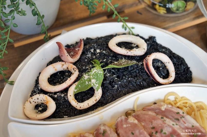 [台北聚餐餐廳推薦] 蘑菇森林義式餐廳 數十種義式料理 夢幻的森林空間 鄰近台北車站 - 安妮的天空