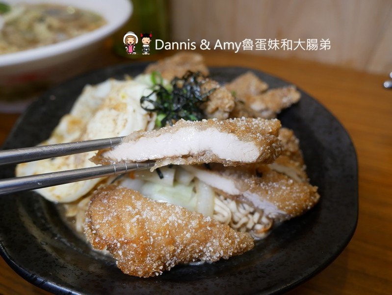 《新竹東門市場吃什麼？》中原名店謝牡丹炒泡麵。雞排炒泡麵x炒辛拉麵晚餐宵夜新選擇！︱ 影片